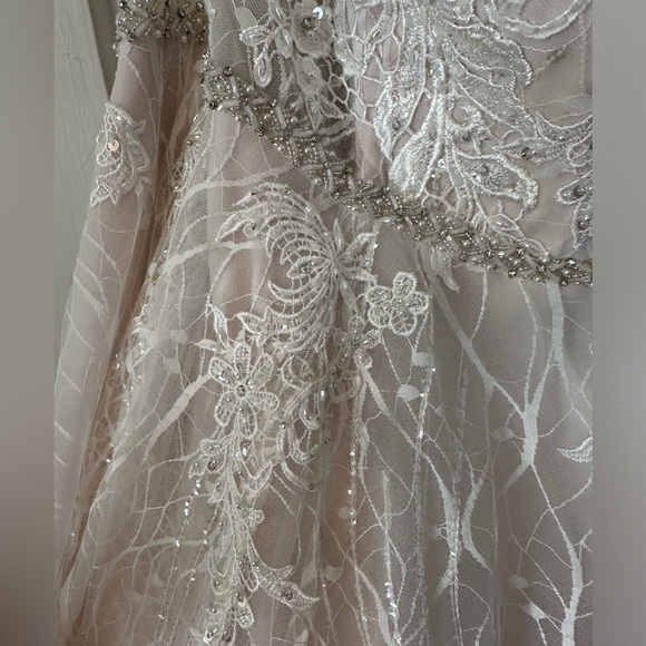 Blush colored wedding dress - Picture 4 of 6